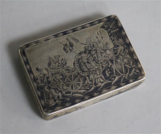 A late 19th/early 20th century Russian 84 zolotnik silver and niello snuff box, 85mm.